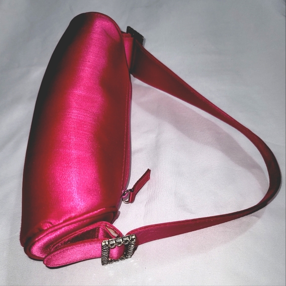 La Regale magenta cylinder evening bag - Picture 3 of 13